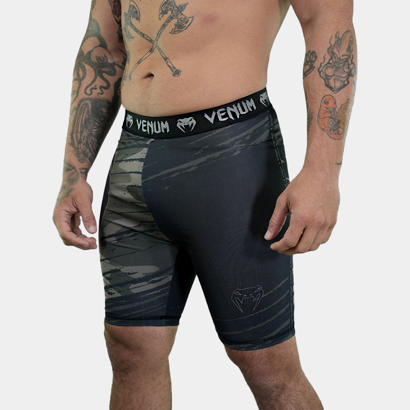 Calza Corta Deportiva - Venum Giant Classic Impact (Negro/Verde) - Imagen 2