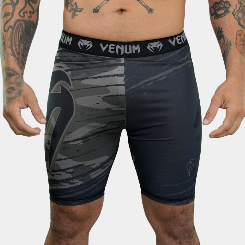 Calza Corta Deportiva - Venum Giant Classic Impact (Negro/Verde) - Imagen 3
