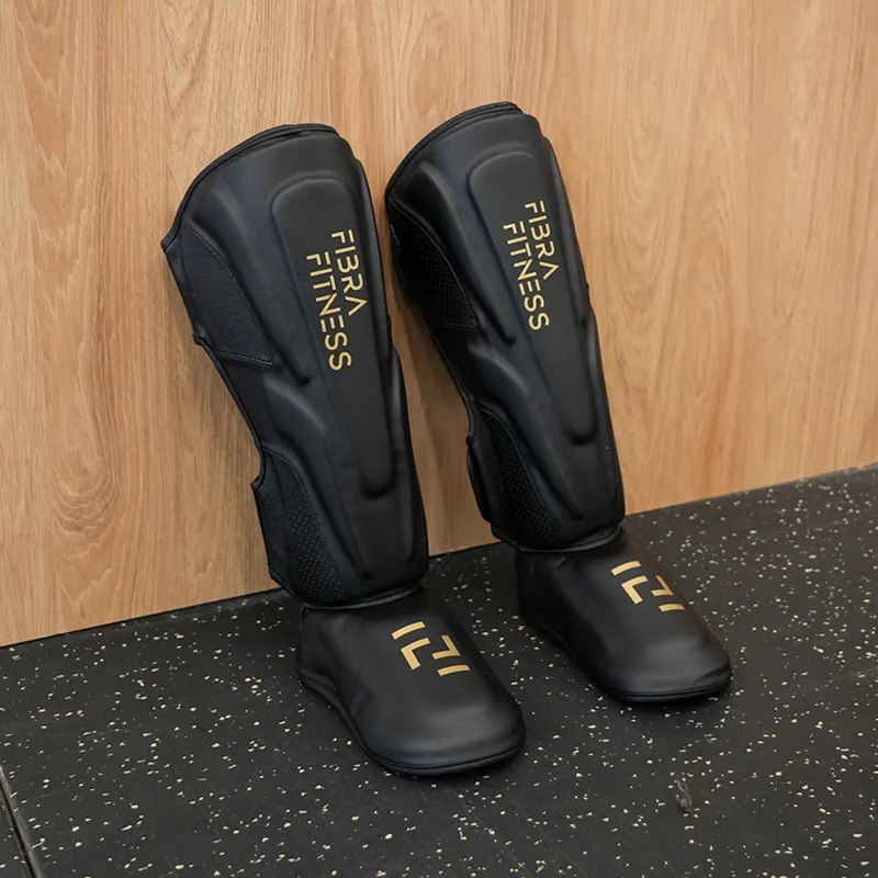 Protector Tibial Tibias Rígidas - Fibra Fitness (Negro/Dorado)