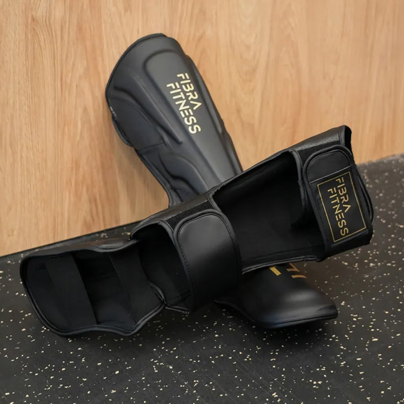 Protector Tibial Tibias Rígidas - Fibra Fitness (Negro/Dorado)