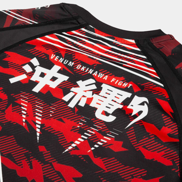 Rashguard MC Remera Termica - Venum Okinawa 2.0 (Negro/Rojo)