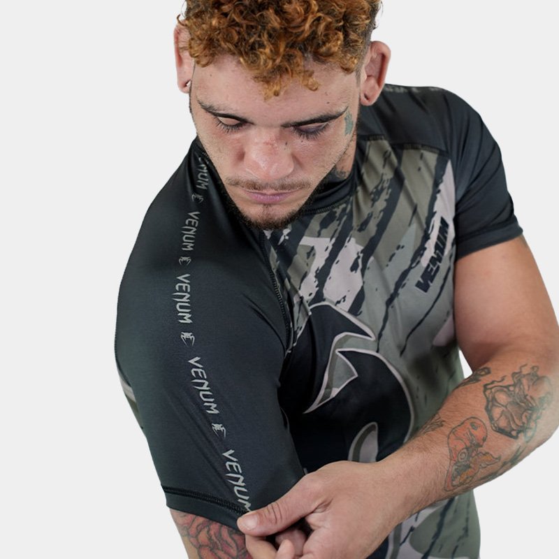 Rashguard M/C - Venum Giant Classic Impact (Negro/Verde)