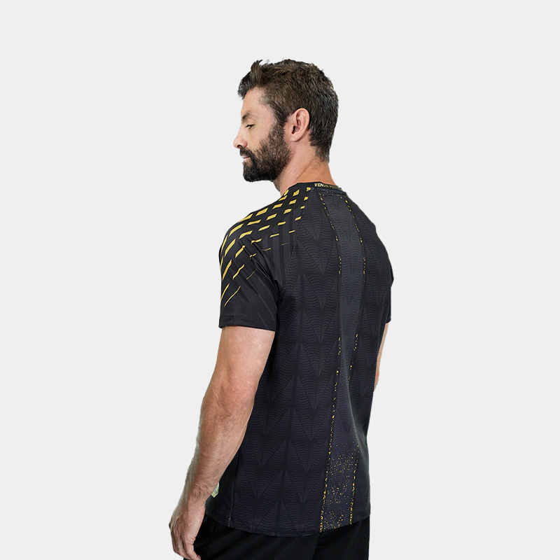 Remera M/C UFC Zenith - Venum Authentic Fight Night Champion (Negro/Dorado) - Imagen 2