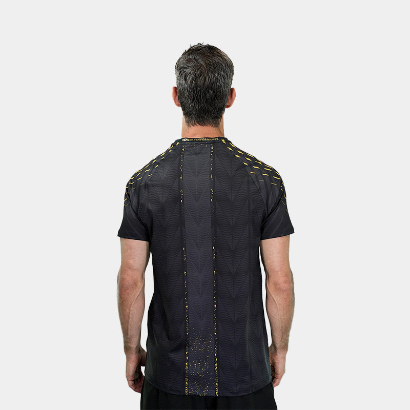 Remera M/C UFC Zenith - Venum Authentic Fight Night Champion (Negro/Dorado) - Imagen 3