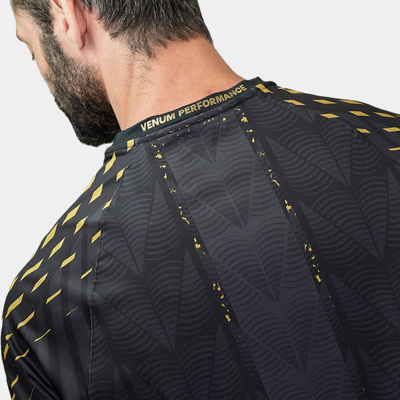 Remera M/C UFC Zenith - Venum Authentic Fight Night Champion (Negro/Dorado) - Imagen 5