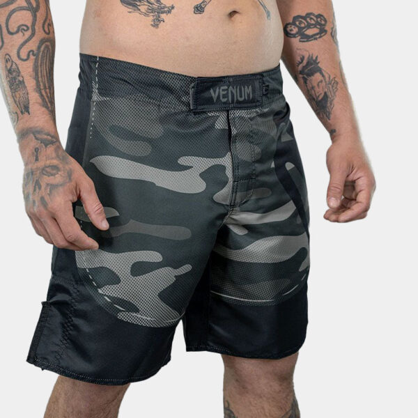 Short Fight - Venum Giant Titan Camo (Verde)