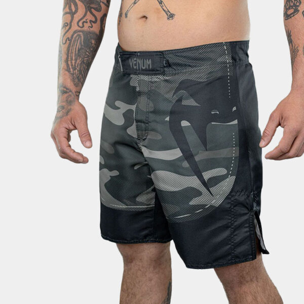 Short Fight - Venum Giant Titan Camo (Verde)