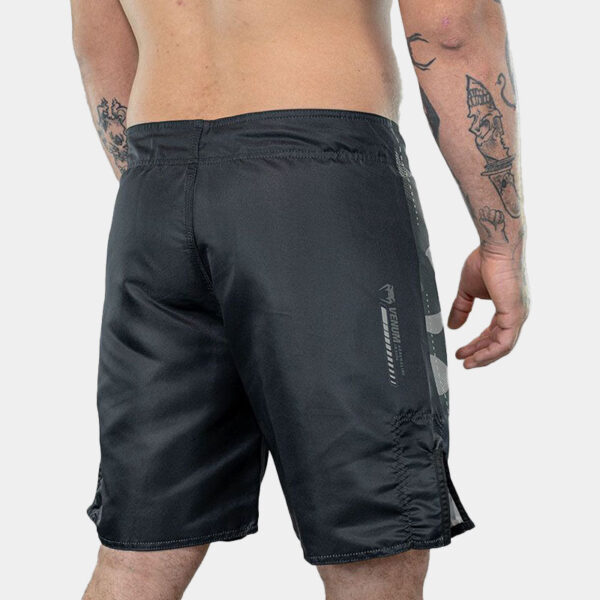 Short Fight - Venum Giant Titan Camo (Verde)